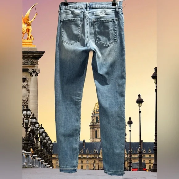 Banana Republic Light Wash Split Frayed Hem Low-Rise Jean Size 25 - Picture 2 of 5